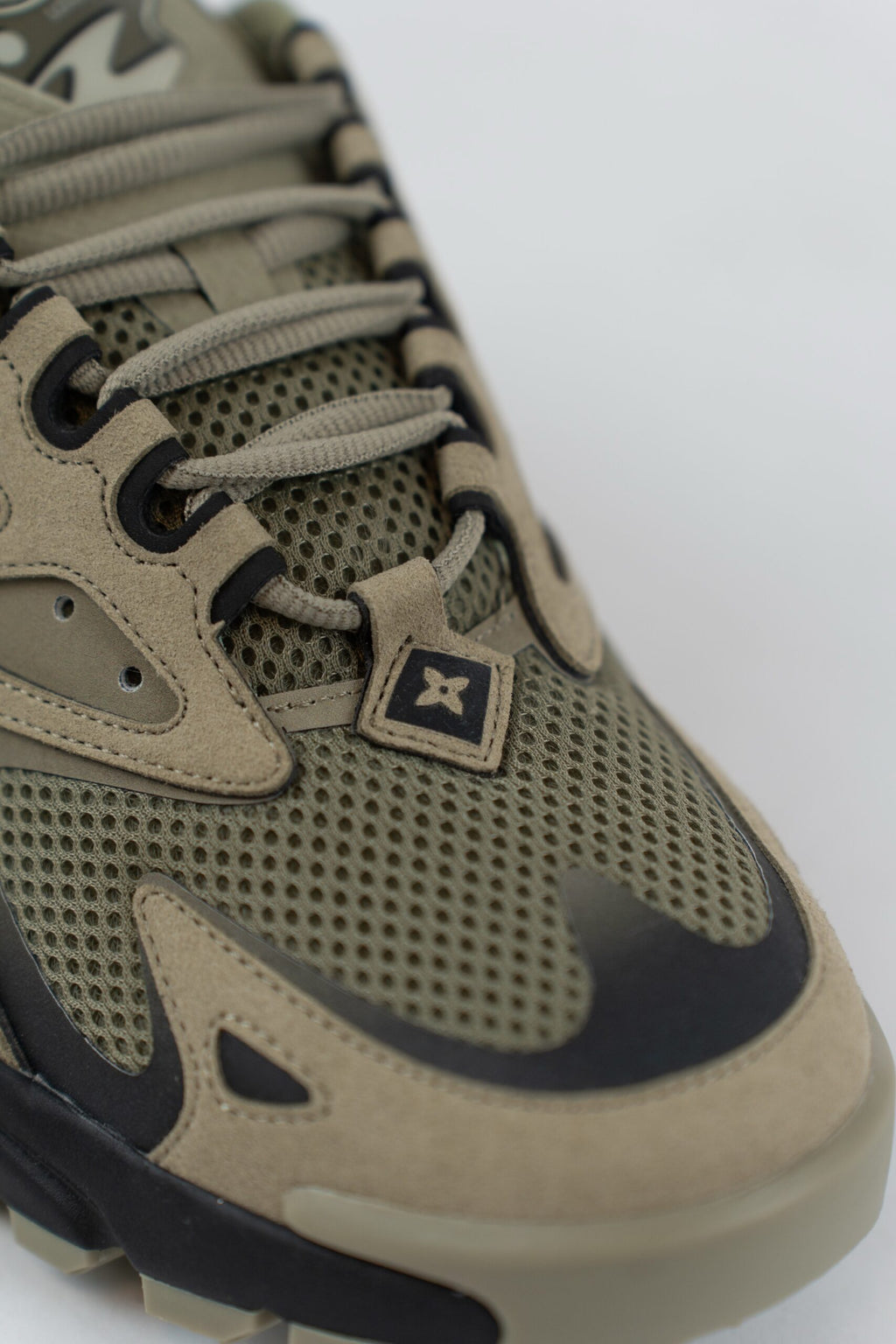 LV Runner Tatic Sneaker