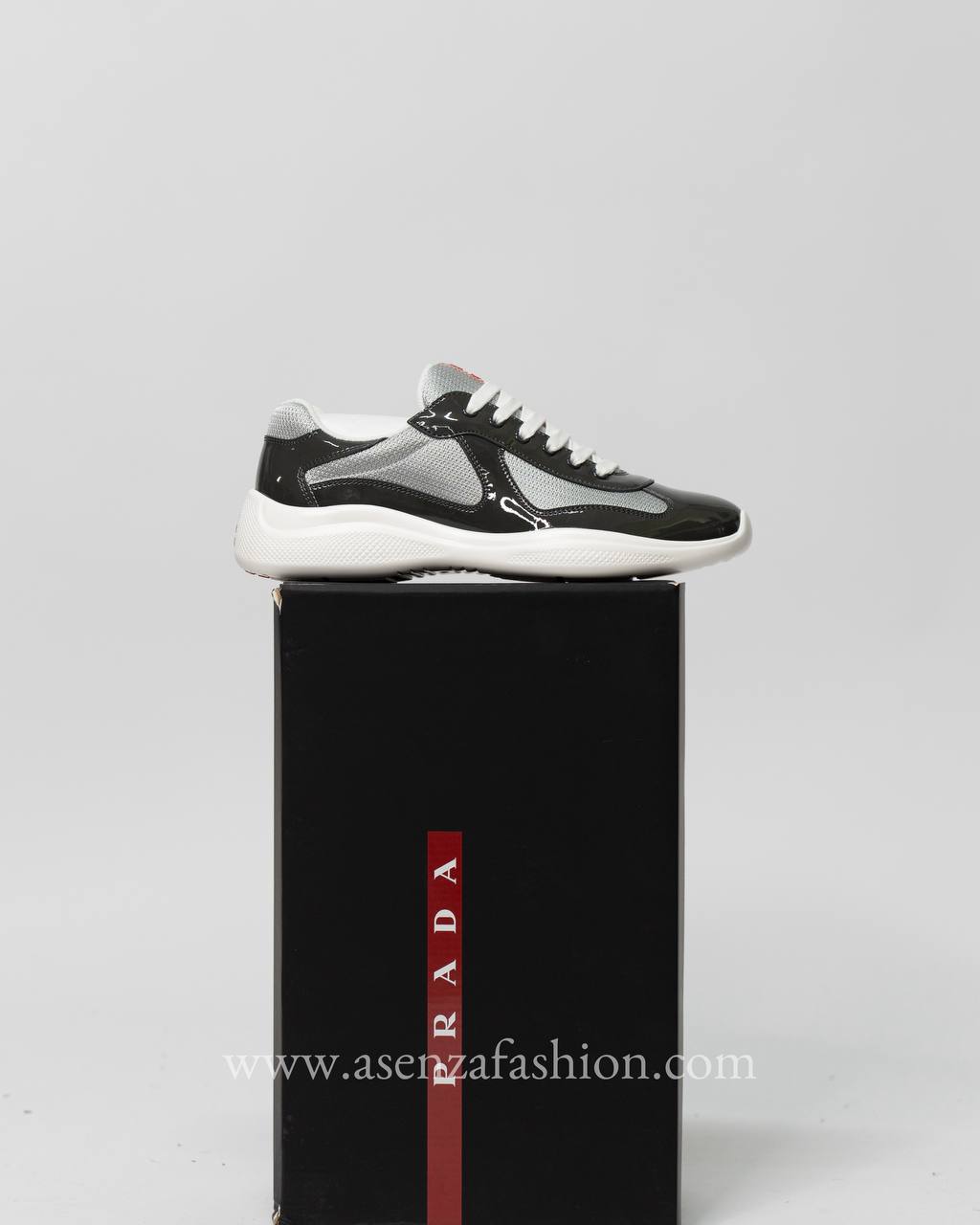 Prada cups grijs