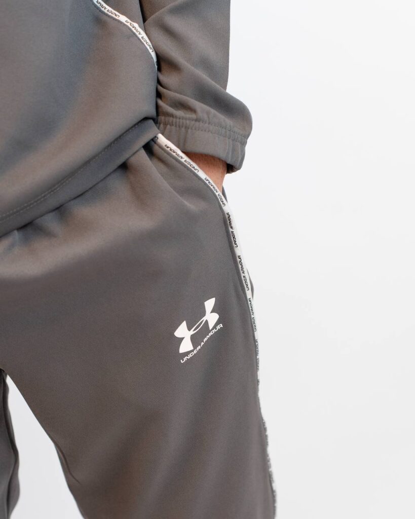 under armour trainingspak griis