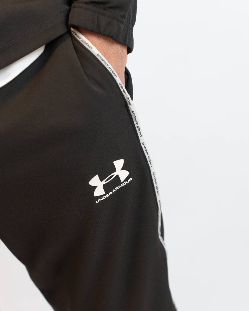 under armour trainingspak zwart